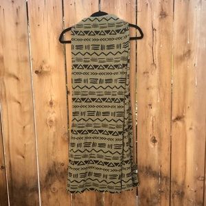 Gently used Billabong tribal print skirt size sm